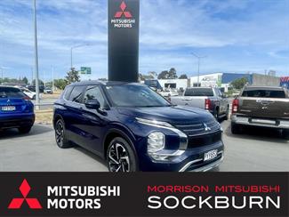 2023 Mitsubishi Outlander - Thumbnail