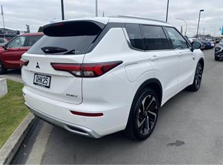 2023 Mitsubishi Outlander - Thumbnail