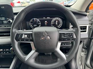 2022 Mitsubishi Outlander - Thumbnail