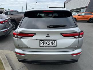 2022 Mitsubishi Outlander - Thumbnail