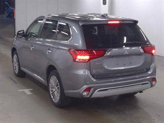 2020 Mitsubishi Outlander - Thumbnail