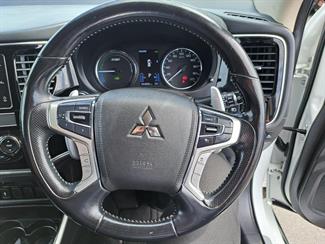 2019 Mitsubishi Outlander - Thumbnail