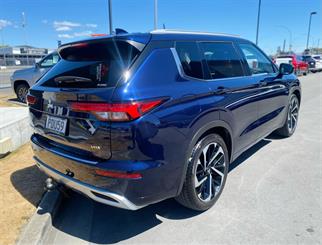 2022 Mitsubishi Outlander - Thumbnail