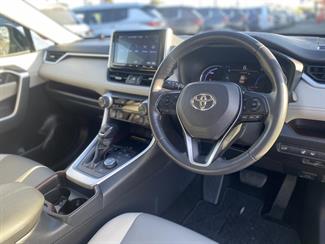 2019 Toyota RAV4 - Thumbnail