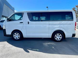 2017 Toyota Hiace - Thumbnail