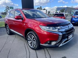 2021 Mitsubishi Outlander - Thumbnail