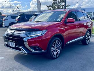 2021 Mitsubishi Outlander - Thumbnail