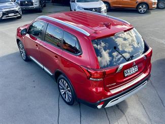 2021 Mitsubishi Outlander - Thumbnail