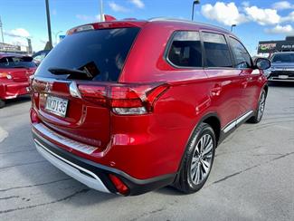 2021 Mitsubishi Outlander - Thumbnail