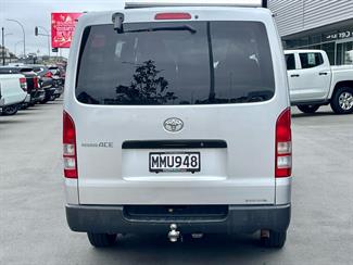 2006 Toyota Hiace - Thumbnail