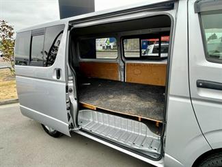 2006 Toyota Hiace - Thumbnail