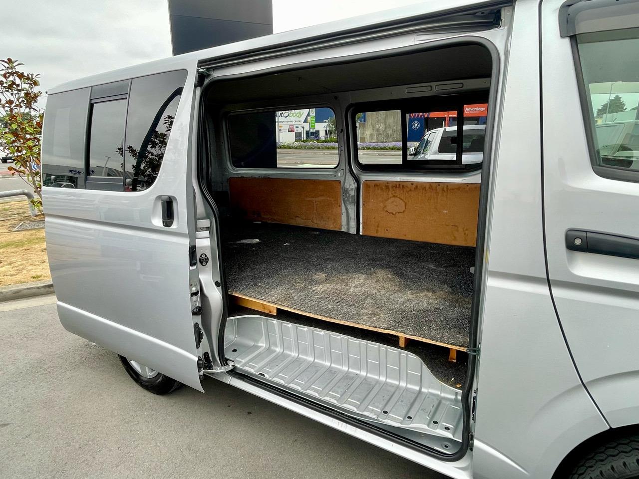 2006 Toyota Hiace