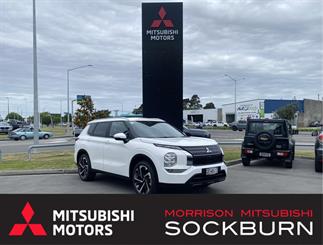 2023 Mitsubishi Outlander - Thumbnail