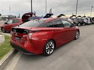 2016 Toyota Prius - Thumbnail