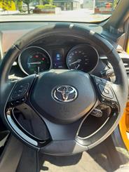 2017 Toyota C-HR - Thumbnail